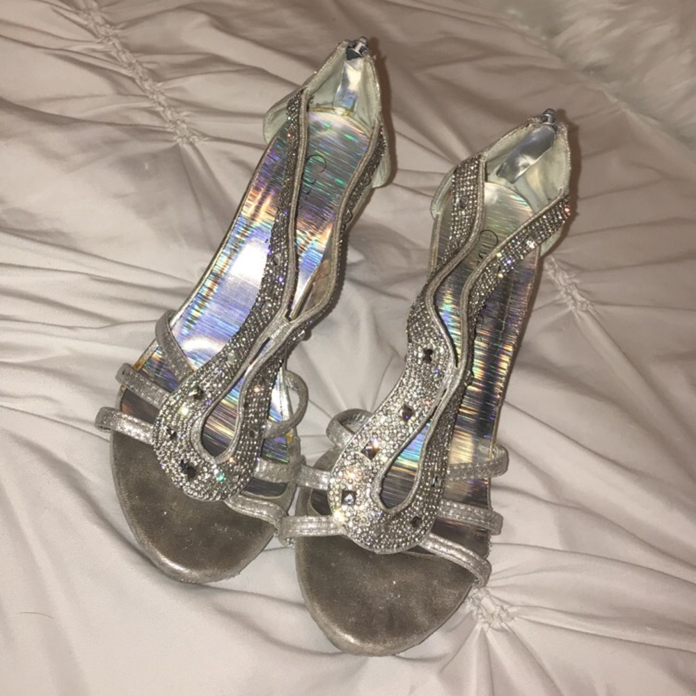 SILVER ELEGANT HEELS